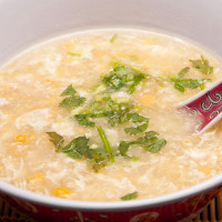 Sopa de maíz con pollo