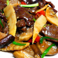 Ternera con bambú y setas China